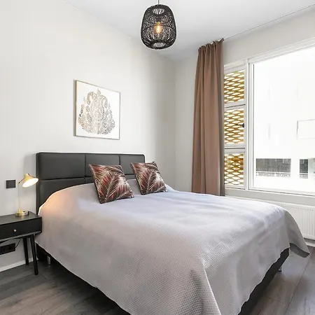 Modern Downtown - Harbour View Apartment